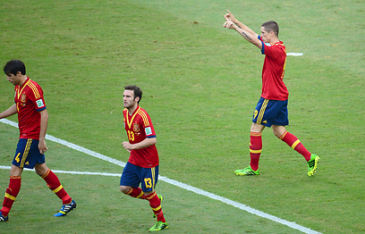 נבחרת ספרד מול טהיטי. חגגו עם להקה אחרת (צילום: AFP) (צילום: AFP)