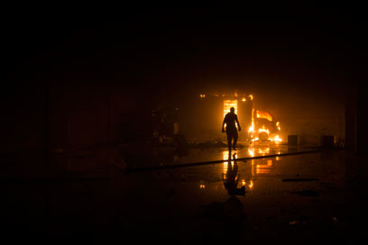 מעלים באש חנות בבלו אוריזונטה (צילום: AP) (צילום: AP)