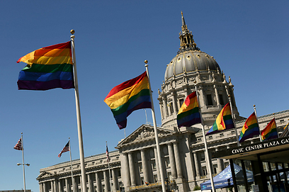 עיריית סן פרנסיסקו עוטרה בדגלי גאווה (צילום: רויטרס) (צילום: רויטרס)