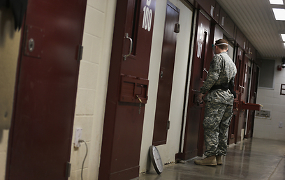 בדיקת בוקר בכלא גואנטנמו (צילום: Gettyimages) (צילום: Gettyimages)