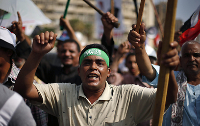תומכי מורסי בעיר נאסר סיטי (צילום: רויטרס) (צילום: רויטרס)