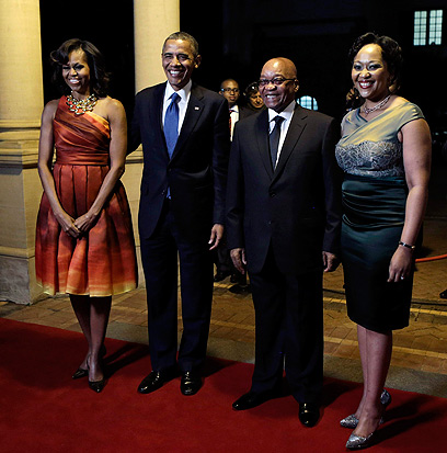 הזוג הנשיאותי האמריקני עם נשיא דרא"פ זומה ואחת מנשותיו (צילום: רויטרס) (צילום: רויטרס)