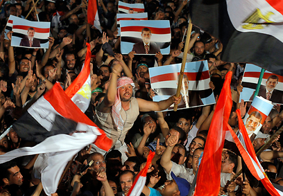 תומכיו של הנשיא מורסי בקהיר (צילום: AP) (צילום: AP)