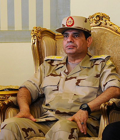 מפקד צבא מצרים. האיש שהכריז על הדחת מורסי (צילום: רויטרס) (צילום: רויטרס)