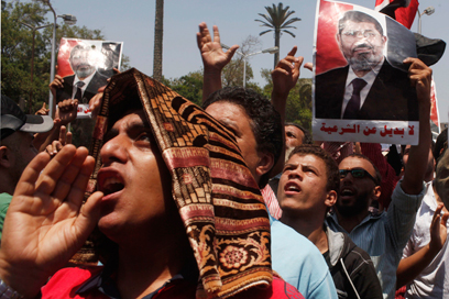 תומכי מורסי בהפגנה בקהיר, השבוע (צילום: רויטרס) (צילום: רויטרס)