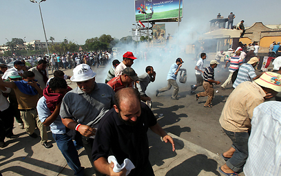 המהומות בקהיר לפנות ערב. שלושה הרוגים (צילום: EPA) (צילום: EPA)