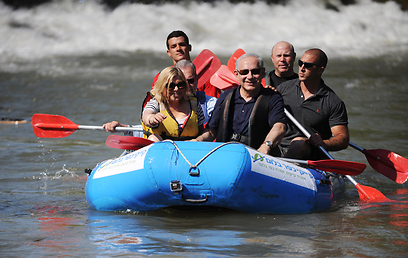 JULY 5: Benjamin and Sara Netanyahu - and their bodyguards - enjoy a river trip in northern Israel (Photo: Aviahu Shapira) (Photo: Aviahu Shapira)