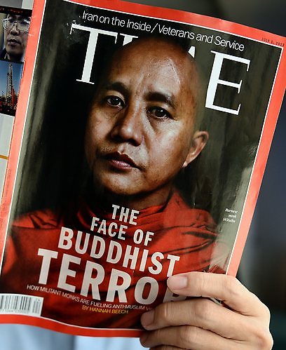 יו וירתאו על שער "טיים" בגיליון שנאסר להפצה במיאנמר. "הפנים של הטרור הבודהיסטי" (צילום: AFP) (צילום: AFP)