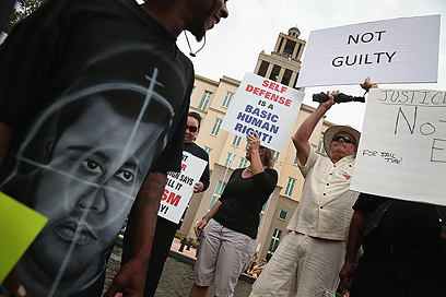 תומכים של זימרמן ומרטין מחוץ לבית המשפט בפלורידה (צילום: AFP) (צילום: AFP)
