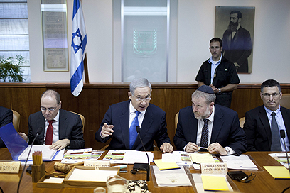 ישיבת ממשלת ישראל. גם האופוזיציה מבטיחה תמיכה "אם יהיה צורך" (צילו: גטי אימג'בנק) (צילו: גטי אימג'בנק)