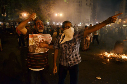 מבעירים את קהיר. אנשי "האחים המוסלמים" (צילום: AFP) (צילום: AFP)