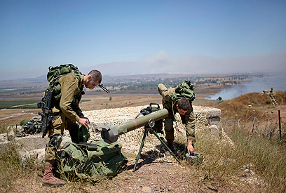 כוחות צה"ל בגבול רמת הגולן, היום (צילום: AP) (צילום: AP)