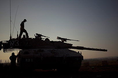 כוח שריון צה"לי בגולן, אתמול (צילום: AP) (צילום: AP)