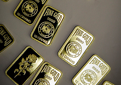 מטילי זהב במשקל 10 גרם בדובאי (צילום: AP) (צילום: AP)