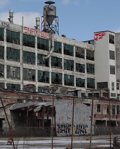 מפעל נטוש שהיה שייך בעבר לענקית הרכב ג'נרל מוטורס (צילום: EPA) (צילום: EPA)