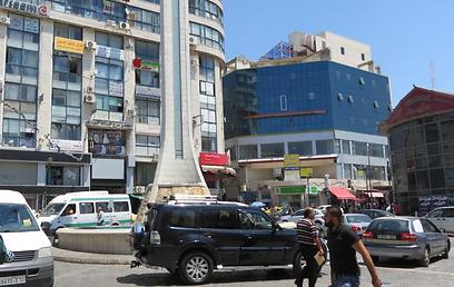 הכיכר ליד המרכז המסחרי ברמאללה, בו צפוייה להיפתח החנות (צילום: חסן שעלאן) (צילום: חסן שעלאן)