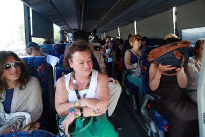 נסיעה באוטובוס - בצפון יקר ייותר (צילום: מוטי קמחי) (צילום: מוטי קמחי)