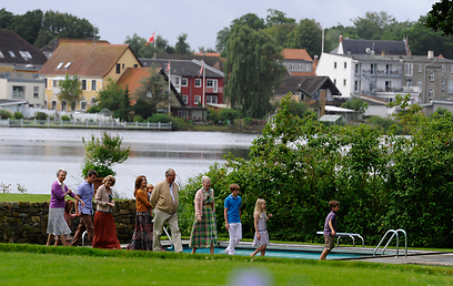 המשפחה המלכותית בבית הקיץ ב-2012 (צילום: גטי אימג'בנק) (צילום: גטי אימג'בנק)