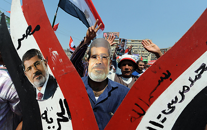 תומכי האחים המוסלמים מפגינים בעד מורסי, אחר הצהריים (צילום: AFP) (צילום: AFP)