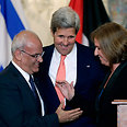 Erekat (L) with Kerry and Livni