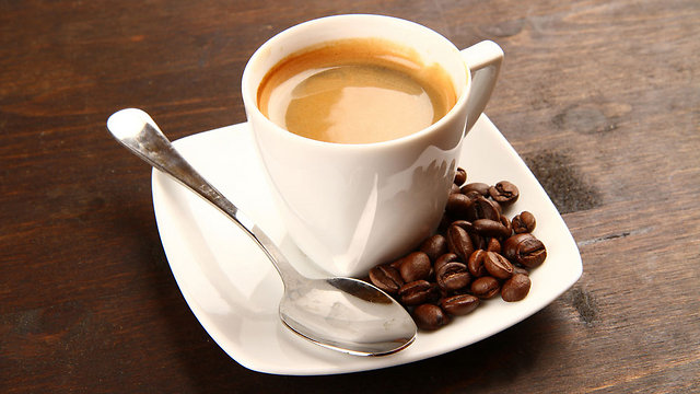 שתיית קפה רבה מאיצה את תהליך ההתייבשות (צילום: shutterstock) (צילום: shutterstock)