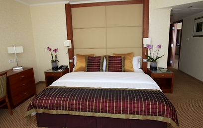 המיטה של מסי? מלון ענבל (צילום: חיים צח) (צילום: חיים צח)