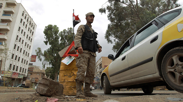 Yemen police officer at security checkpoint (Photo: AFP)