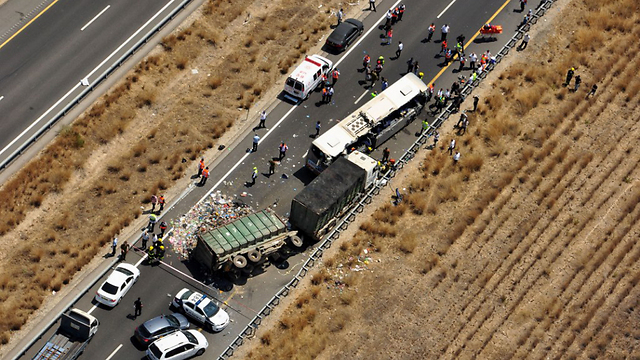 זירת התאונה בכביש 6 (צילום: היחידה האווירית, משטרת ישראל) (צילום: היחידה האווירית, משטרת ישראל)