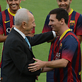 Peres with Messi. Wayward pass startles Argentinian striker  