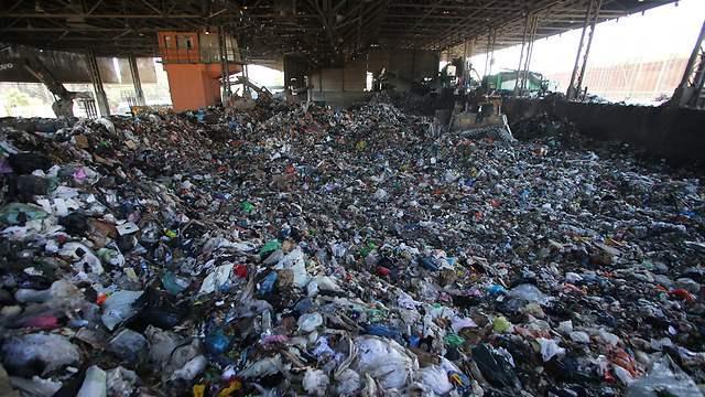 פסולת באתר חירייה. ארכיון (צילום: ירון ברנר) (צילום: ירון ברנר)