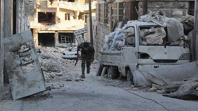 מאות בתים נהרסו בעיר הגדולה בסוריה. מורד בחלב (צילום: רויטרס) (צילום: רויטרס)