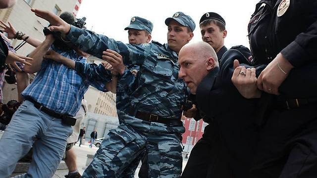 גריקוב נעצר בהפגנה ()