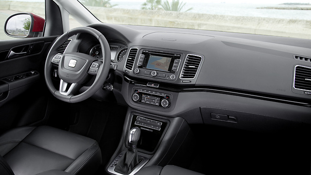 יצרנית יצרנית