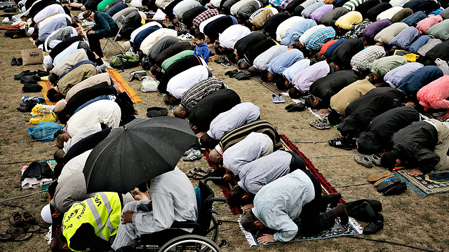 תפילה בחודש הרמדאן, קופנהגן, דנמרק (צילום: AP) (צילום: AP)