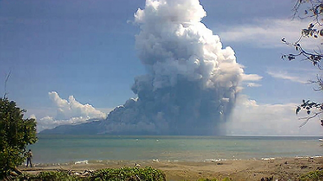 הר הגעש באינדונזיה פולט אפר (צילום: AFP) (צילום: AFP)