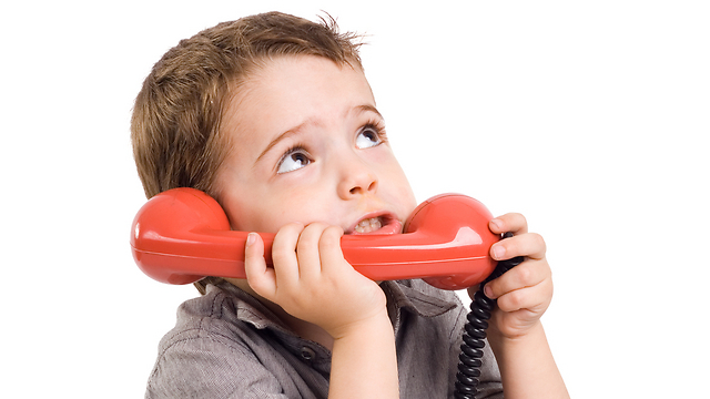 לא, אל תתני לאחיין שלך לדבר איתי בטלפון. אסון (צילום: shutterstock) (צילום: shutterstock)