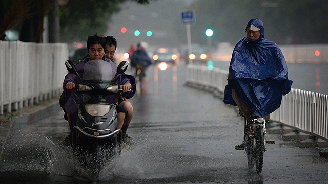 המראה הרטוב של בייג'ינג, בירת סין (צילום: AFP) (צילום: AFP)