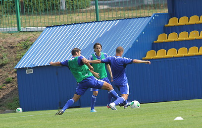 יוסי בניון באימון הנבחרת באוקראינה (צילום: באדיבות ההתאחדות לכדורגל) (צילום: באדיבות ההתאחדות לכדורגל)