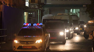 Convoy leaves Ayalon Prison (Photo: Motti Kimchi)