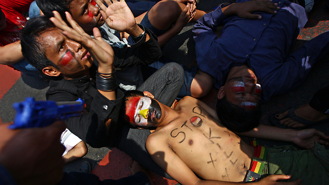 הפגנה באינדונזיה נגד ההרג במצרים (צילום: AP) (צילום: AP)