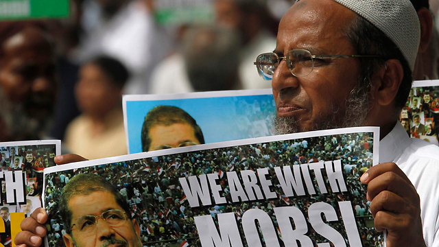 "אנחנו עם מורסי". מפגינים בקראצ'י שבפקיסטן  (צילום: רויטרס) (צילום: רויטרס)