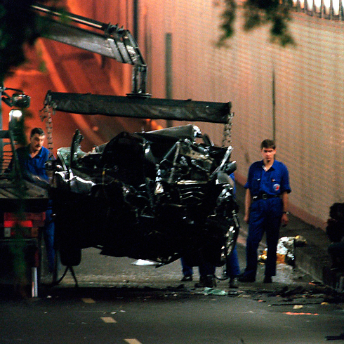 הרכב שבו נסעה הנסיכה דיאנה לאחר התאונה ב-1997 (צילום: רויטרס) (צילום: רויטרס)