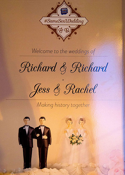 הזמנה לטקס של ריצ'רד וריצ'רד, ג'ס ורייצ'ל. "עושים היסטוריה ביחד" (צילום: AFP) (צילום: AFP)