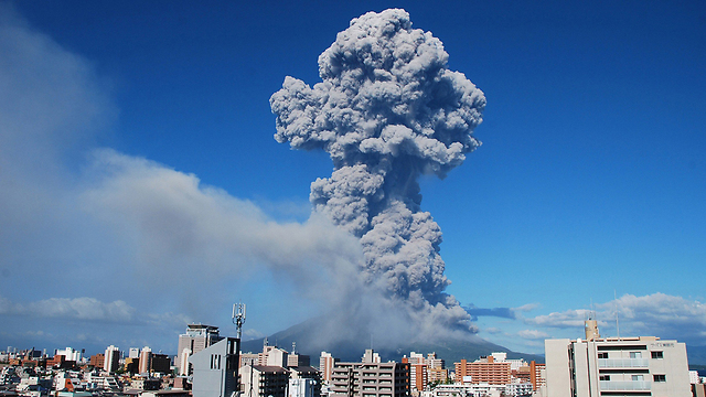 מראה שכיח. הר הגעש שהתפרץ סקורג'ימה (צילום: AFP) (צילום: AFP)