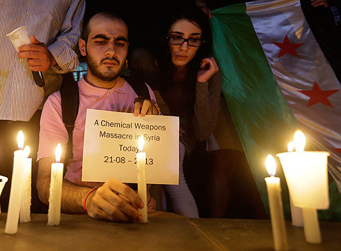 חייבים לקבוע יום מחאה משותף, בתקווה כי זעקה עולמית תניע את הממשלות בעולם לנקוט בצעדים מעשיים להפסקת הזוועה המתרחשת בסוריה כיום (צילום: AP) (צילום: AP)