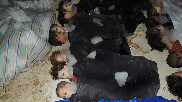 זעזוע שחלף. ילדים שנפגעו בתקיפה כימית בסוריה (צילום: רויטרס) (צילום: רויטרס)