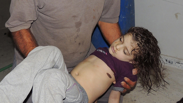 Child victim of chemical attack near Damascus (Photo: Reuters)