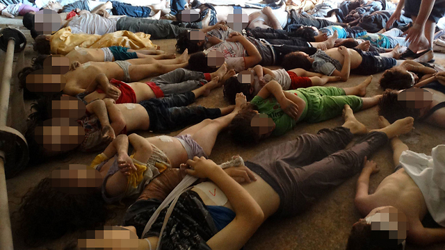גופות מהטבח הכימי בפרברי דמשק באוגוסט (צילום: רויטרס) (צילום: רויטרס)