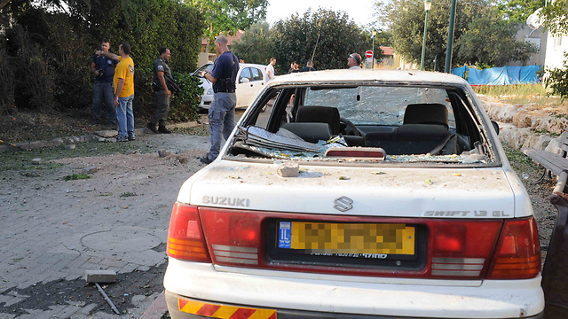 רכב שנפגע בקיבוץ (צילום: אביהו שפירא)