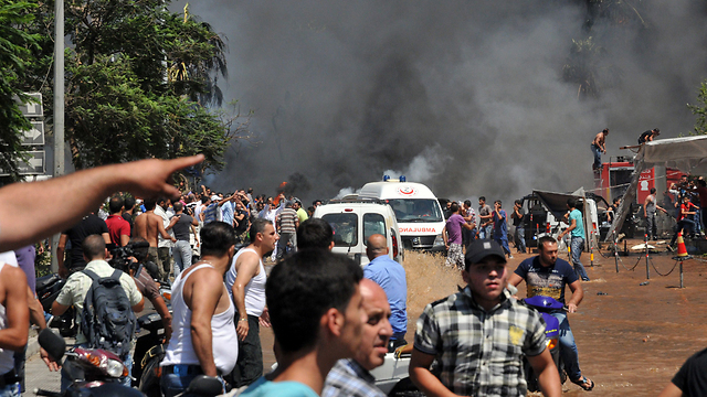 זירת אחד הפיצוצים בטריפולי (צילום: AFP) (צילום: AFP)